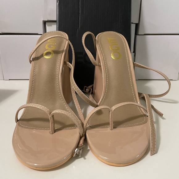 ♥️ Wide Fit Cross Strap Open Toe Round Block Heel in Nude New with Box! - Picture 6 of 10